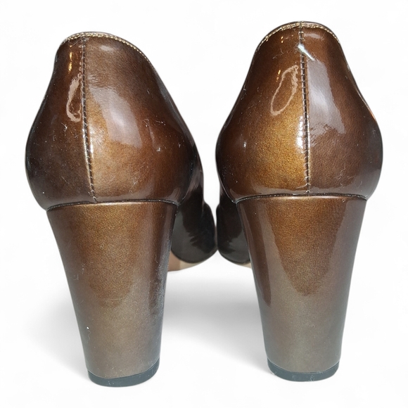 Manolo Blahnik Nobaman Patent Brown Pumps 7.5 (37.5) - Picture 4 of 10